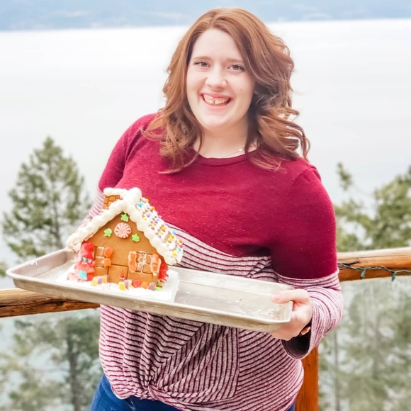 Meet your Posher, Emily - Picture 2 of 2